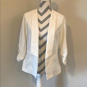 White three-quarter length sleeve blazer